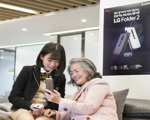 SK텔레콤,  ‘LG폴더 2’에 음성인식 인공지능 비서 서비스 탑재